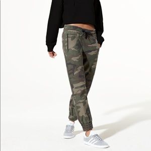 Aritzia “Alix” cargo camo pant
